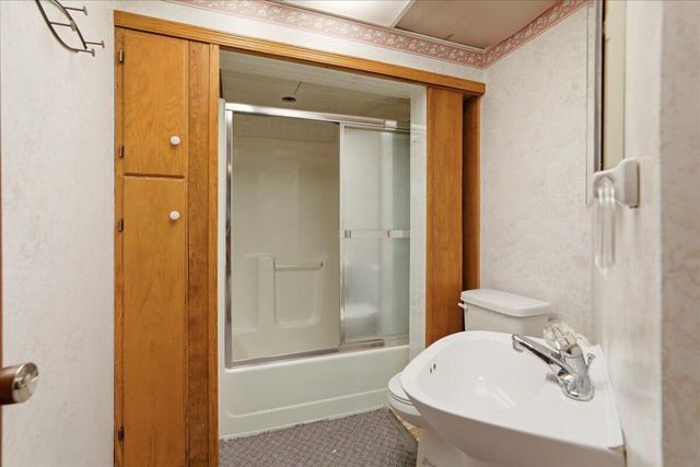 1209 N 26TH Street, Council Bluffs, IA 51501