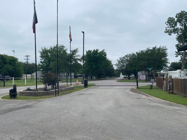 2081 Pelican Isle Drive, Kerens, TX 75144