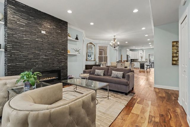 4628 S Langley Avenue, Chicago, IL 60653