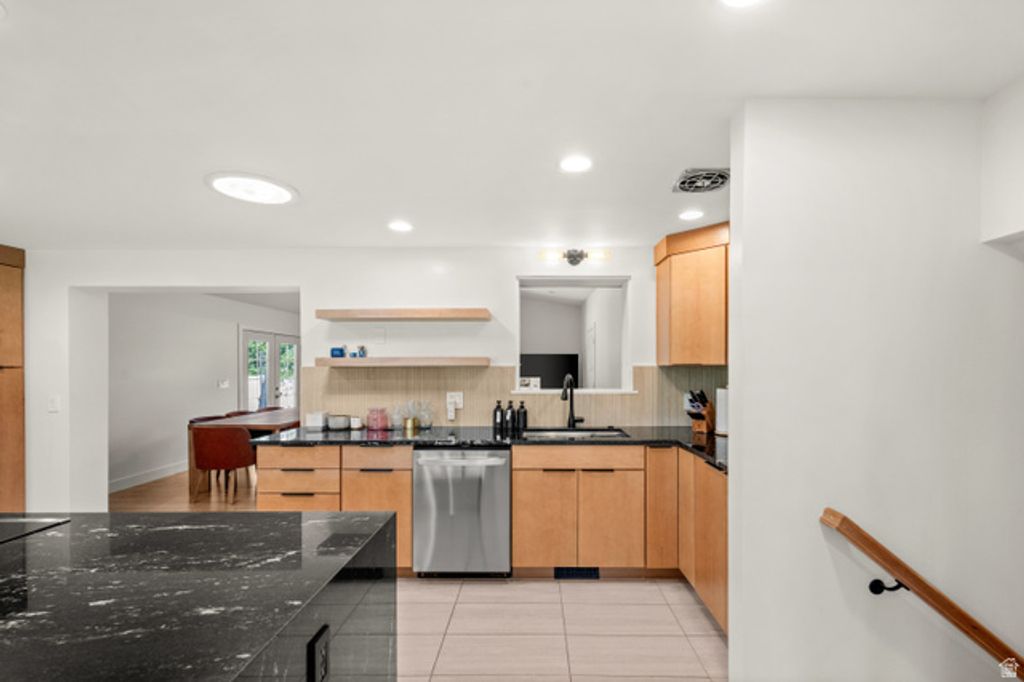 2071 E VALLAIRE AVE, Cottonwood Heights, UT 84121 — photo 4