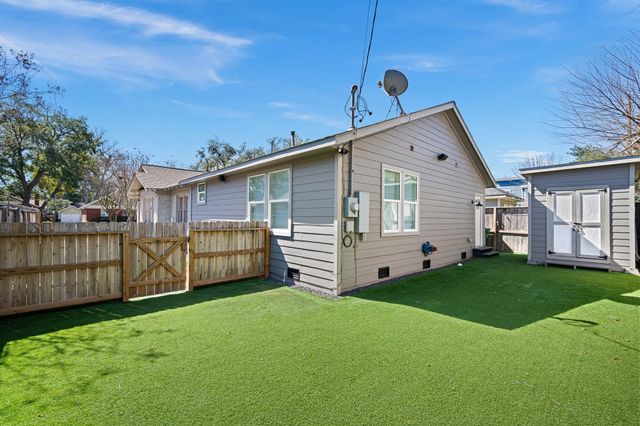 741 E 16th Street, Houston, TX 77008