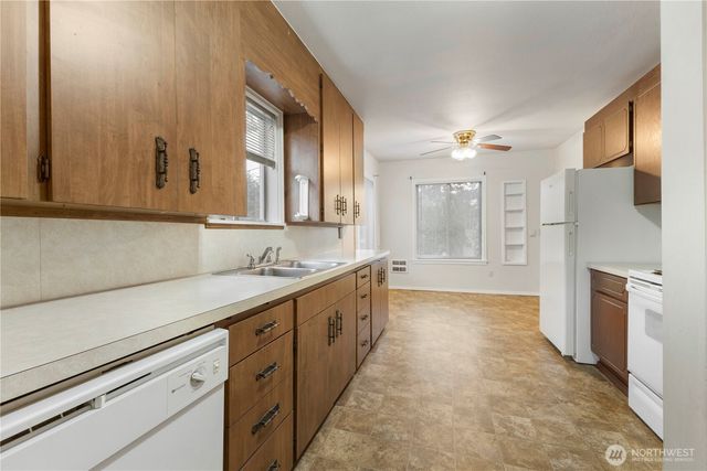 10114 Canyon Road E, Puyallup, WA 98373