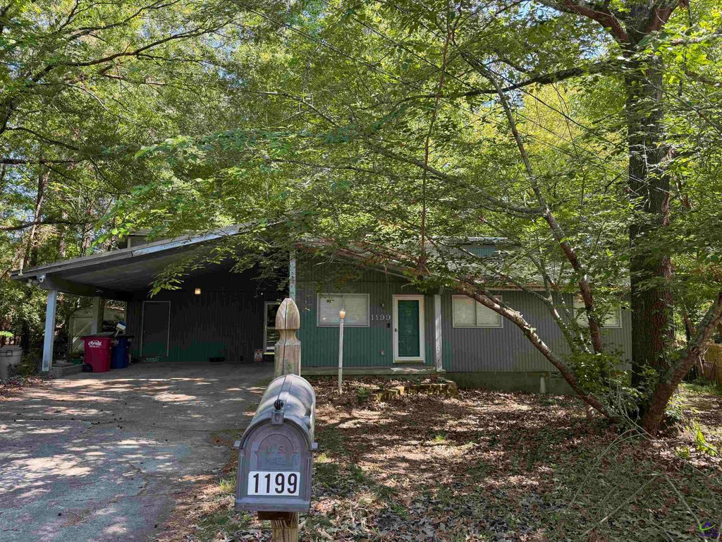 1199 Runnymede Lane, Macon, GA 31220