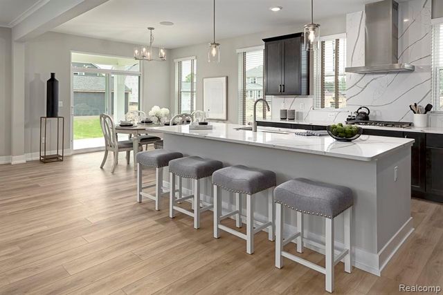 810 Schalm Dr, Clawson, MI 48017