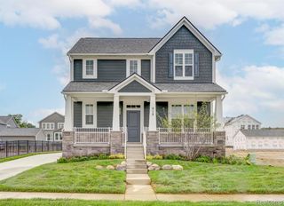 810 Schalm Dr, Clawson, MI 48017