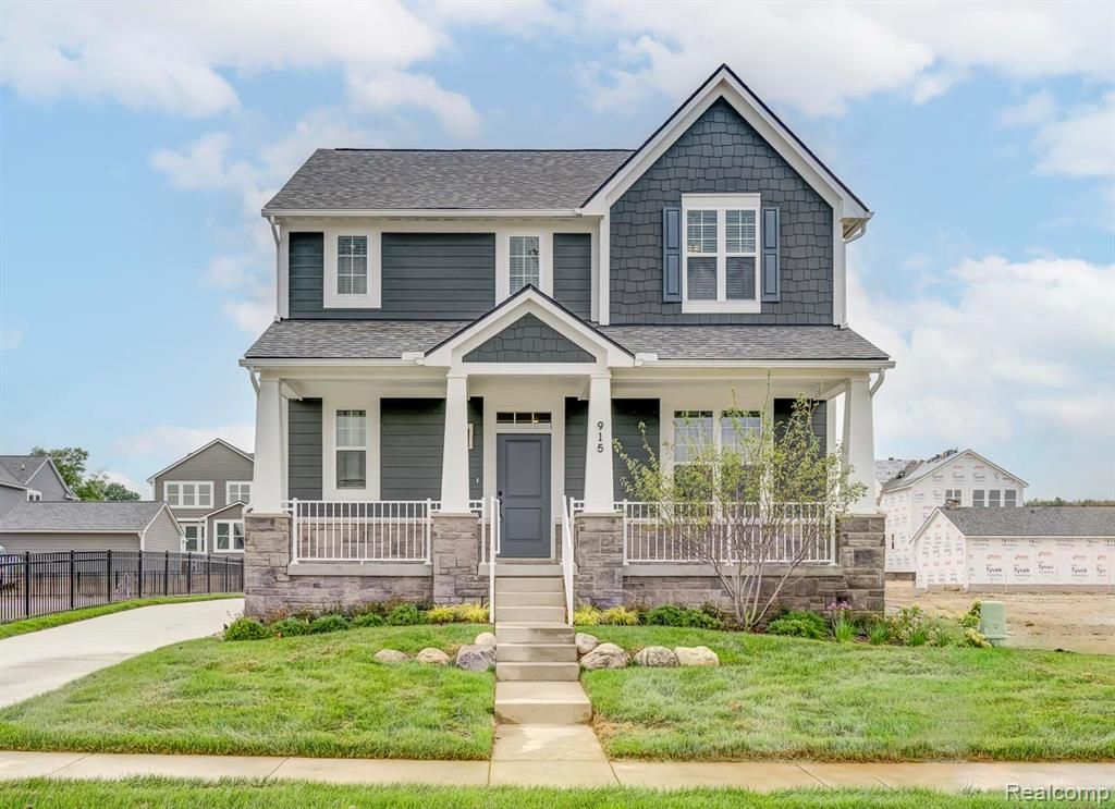 810 Schalm Dr, Clawson, MI 48017