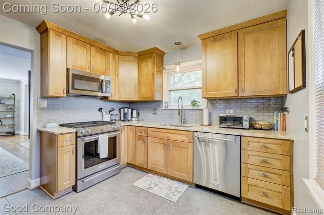 540 W Breckenridge Street, Ferndale, MI 48220