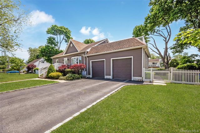 517 Herzel Boulevard, West Babylon, NY 11704