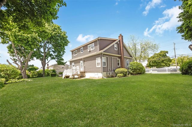517 Herzel Boulevard, West Babylon, NY 11704