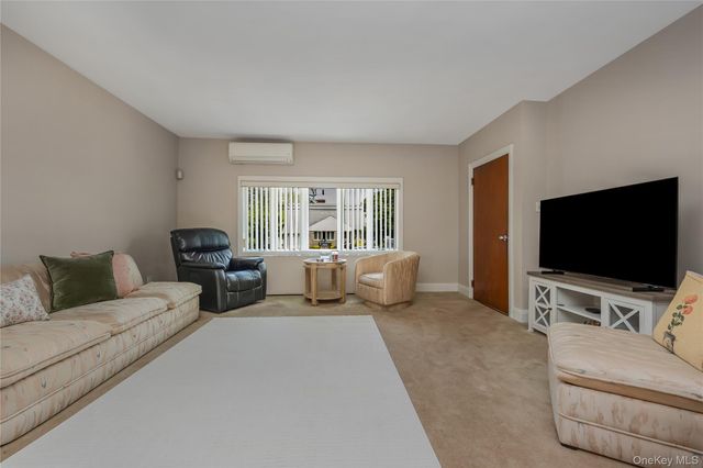 517 Herzel Boulevard, West Babylon, NY 11704