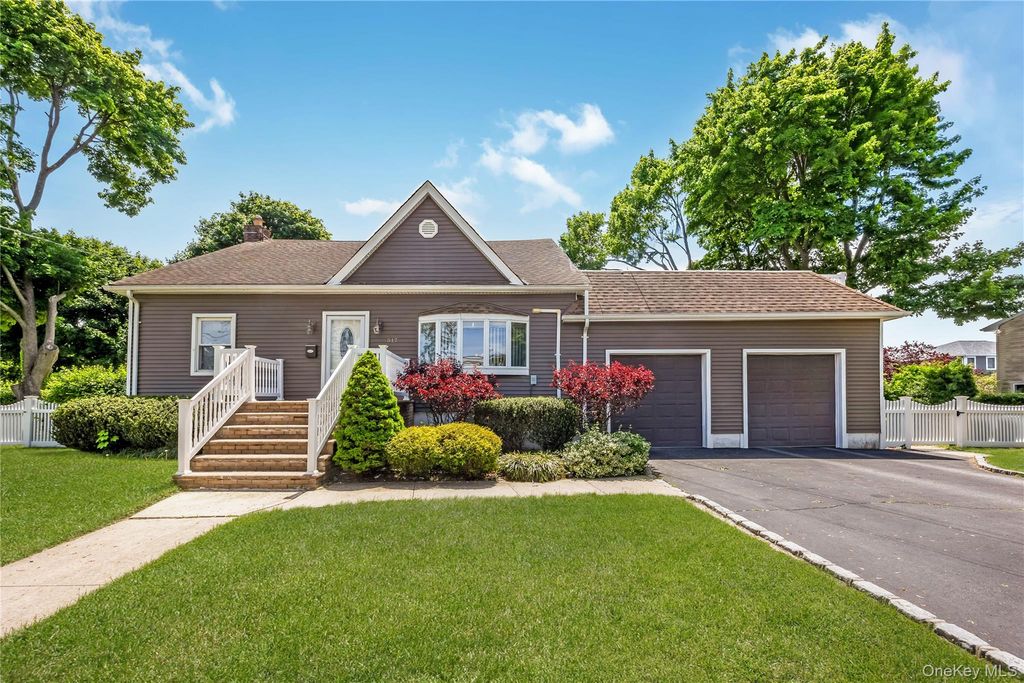 517 Herzel Boulevard, West Babylon, NY 11704