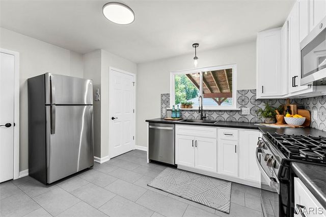 10240 Driver Avenue, St Louis, MO 63114