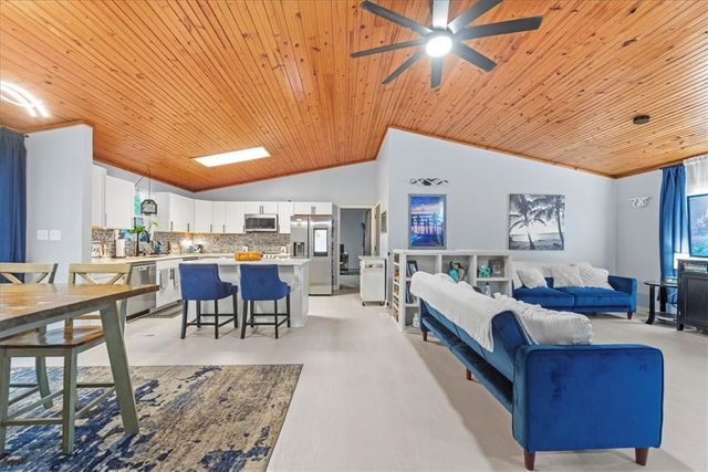 11 N Sycamore Avenue, West Fork, AR 72774