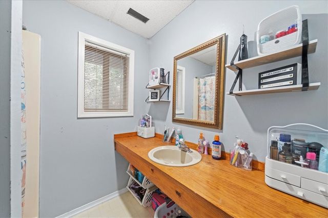 11 N Sycamore Avenue, West Fork, AR 72774