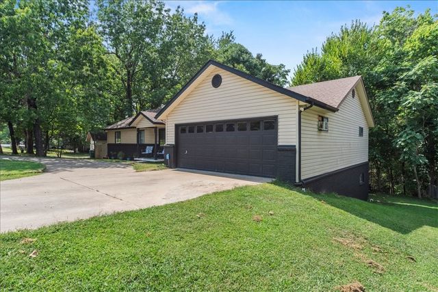 11 N Sycamore Avenue, West Fork, AR 72774