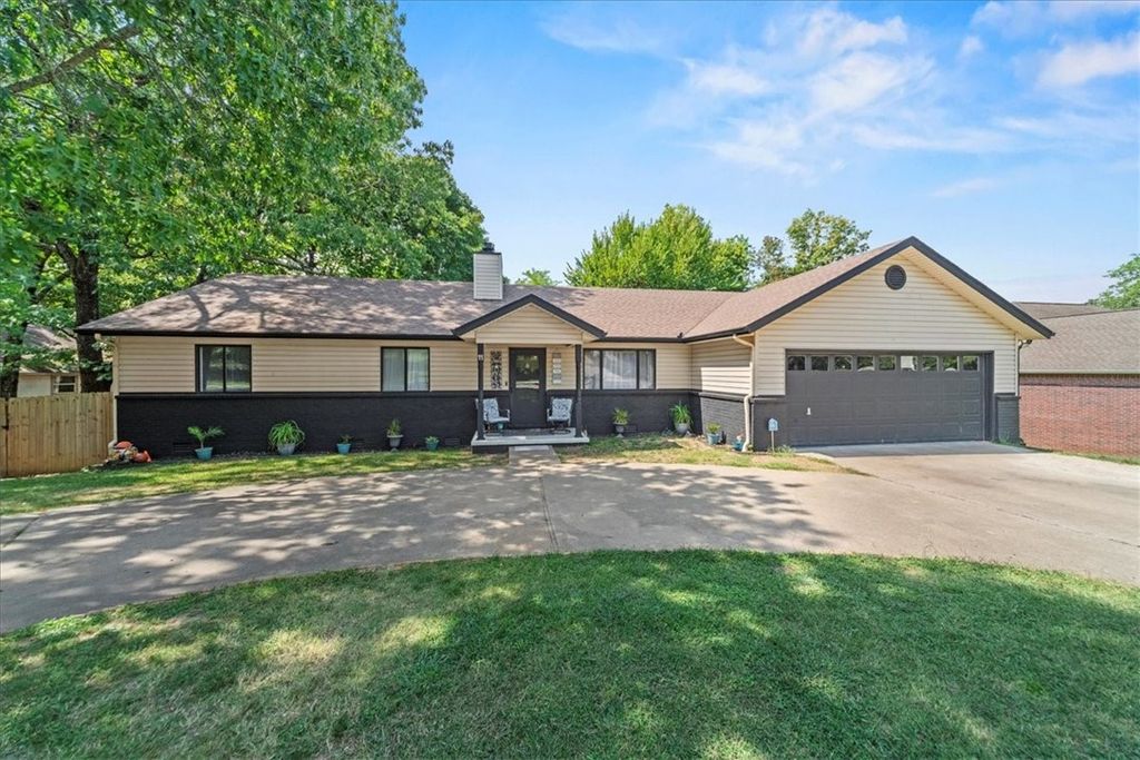 11 N Sycamore Avenue, West Fork, AR 72774