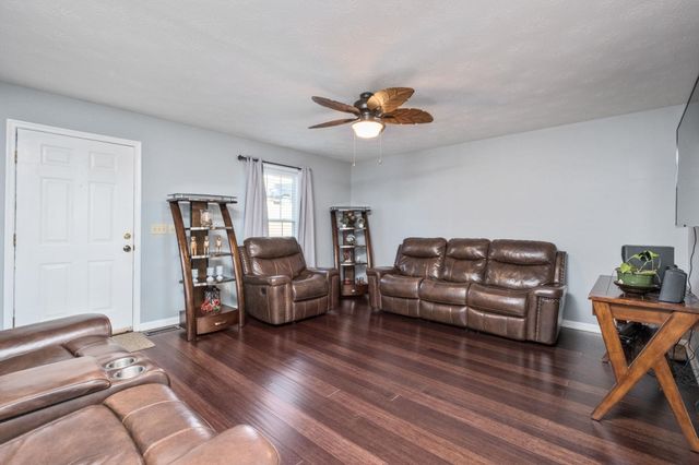 619 ESSEX DR, Staunton, VA 24401