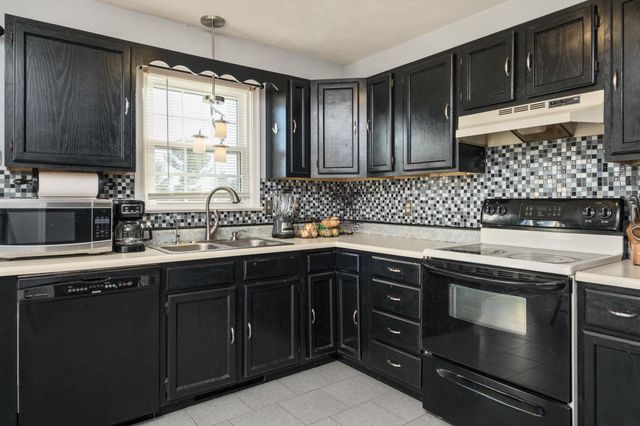 619 ESSEX DR, Staunton, VA 24401