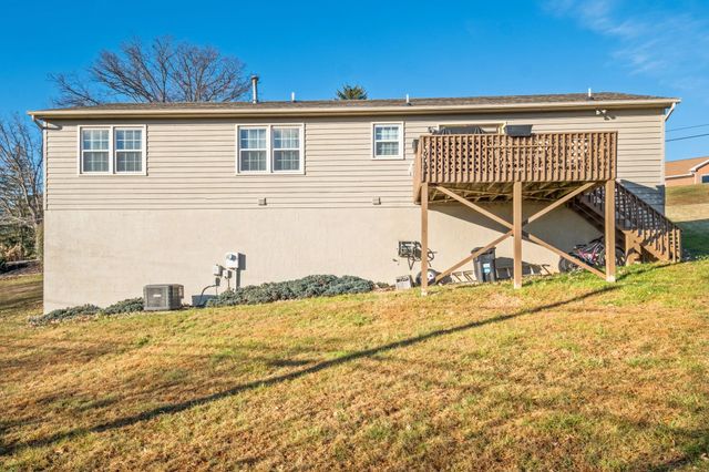 619 ESSEX DR, Staunton, VA 24401