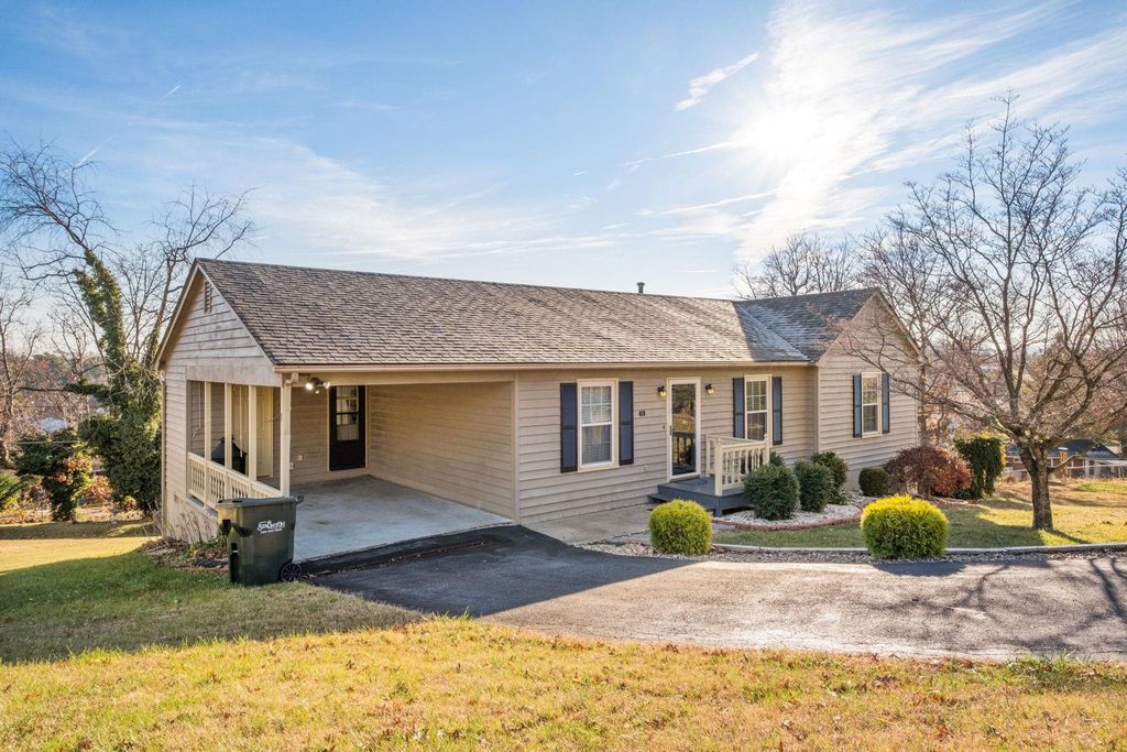 619 ESSEX DR, Staunton, VA 24401