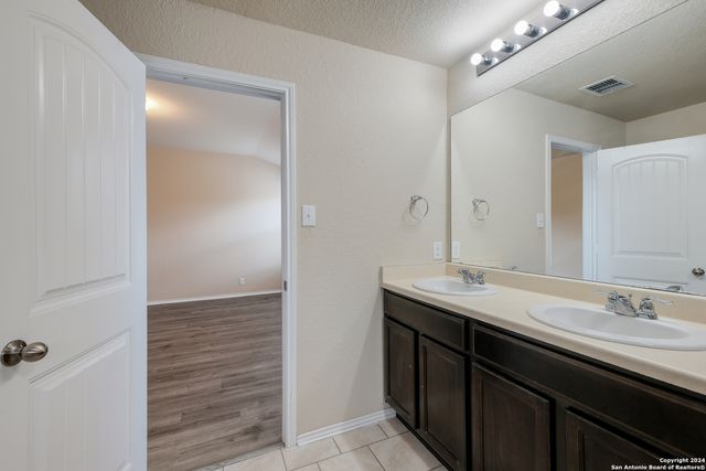 2914 SUNSET BND, San Antonio, TX 78244