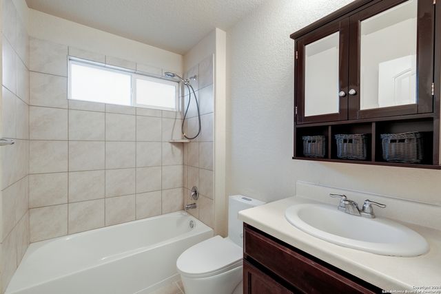 2914 SUNSET BND, San Antonio, TX 78244