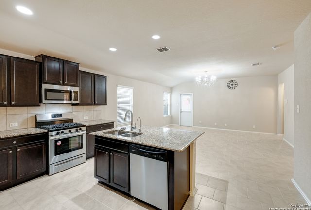 2914 SUNSET BND, San Antonio, TX 78244