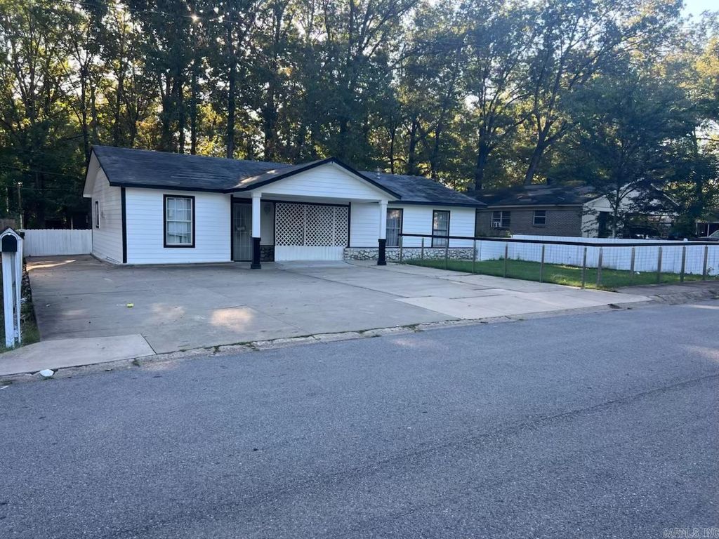 9705 Comstock Road, Little Rock, AR 72209