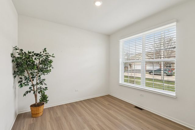 8122 Arlington Lane, Joliet, IL 60431