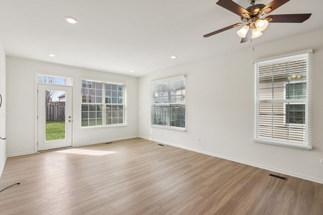 8122 Arlington Lane, Joliet, IL 60431