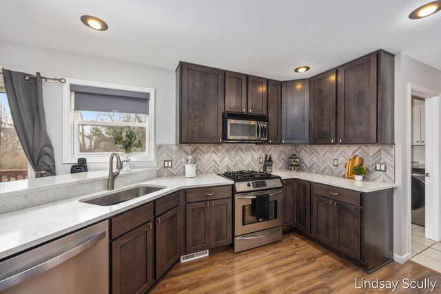 7855 Meadowood Drive, Hudsonville, MI 49426