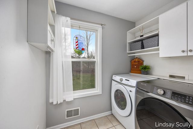 7855 Meadowood Drive, Hudsonville, MI 49426