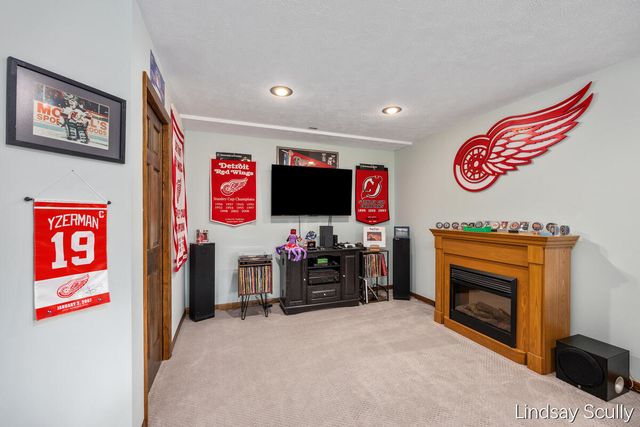 7855 Meadowood Drive, Hudsonville, MI 49426