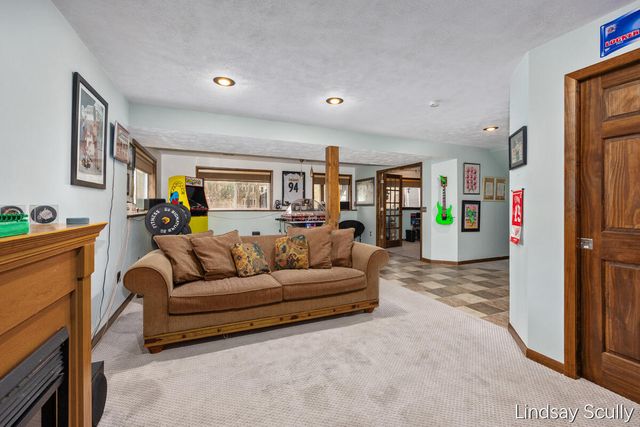 7855 Meadowood Drive, Hudsonville, MI 49426