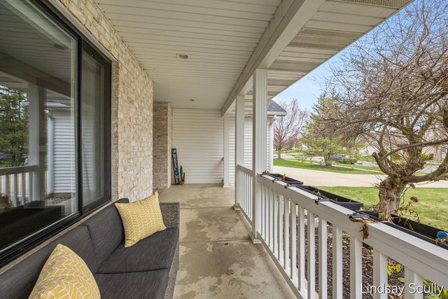 7855 Meadowood Drive, Hudsonville, MI 49426