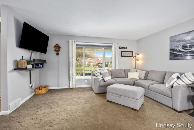 7855 Meadowood Drive, Hudsonville, MI 49426