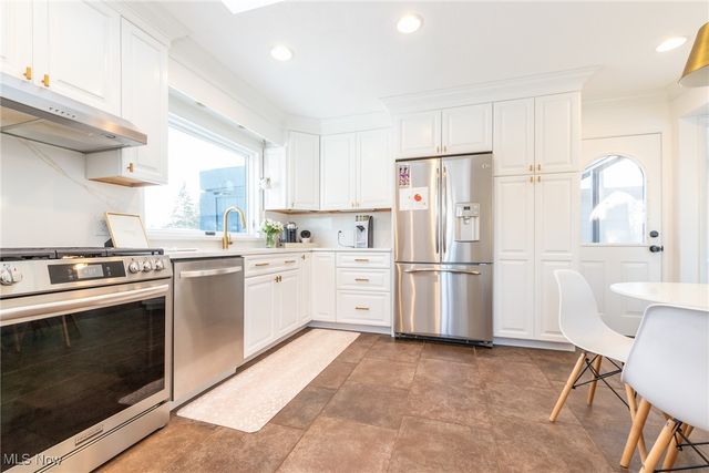 4775 SOM Center Road, Moreland Hills, OH 44022