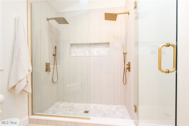 4775 SOM Center Road, Moreland Hills, OH 44022