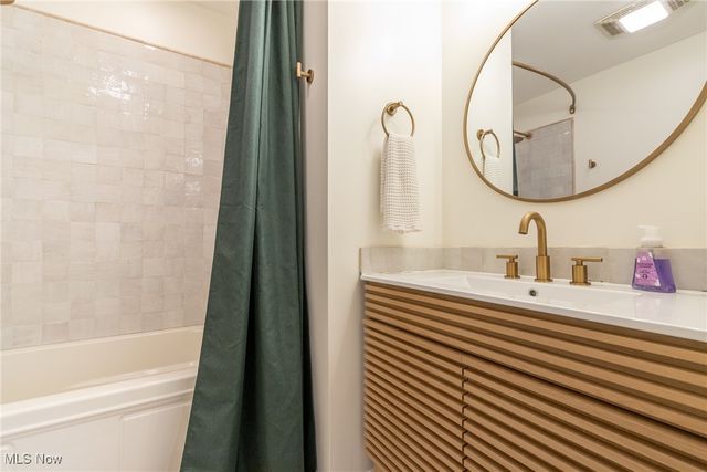 4775 SOM Center Road, Moreland Hills, OH 44022