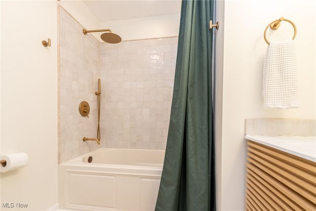 4775 SOM Center Road, Moreland Hills, OH 44022