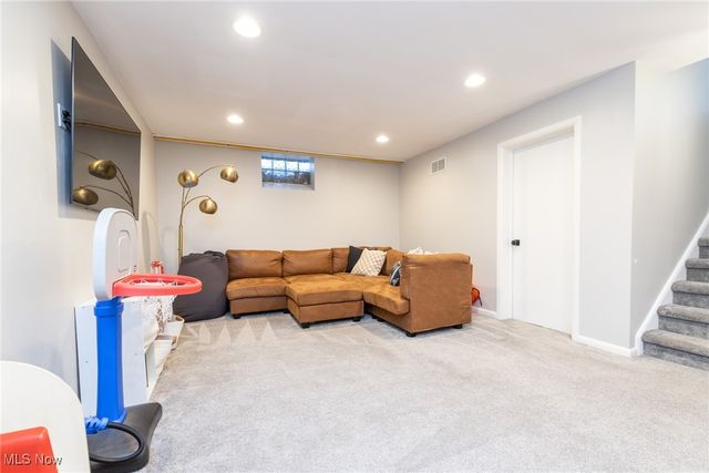 4775 SOM Center Road, Moreland Hills, OH 44022