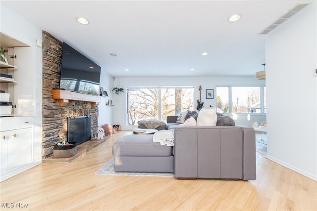 4775 SOM Center Road, Moreland Hills, OH 44022