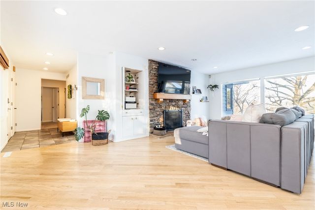 4775 SOM Center Road, Moreland Hills, OH 44022