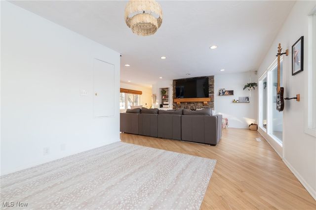 4775 SOM Center Road, Moreland Hills, OH 44022