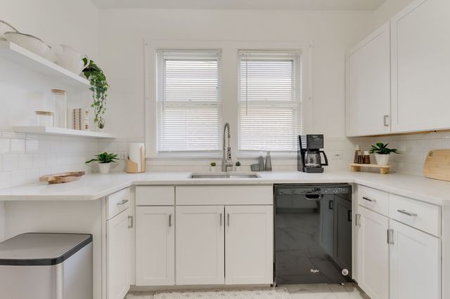 9836 S Drexel Avenue, Chicago, IL 60628