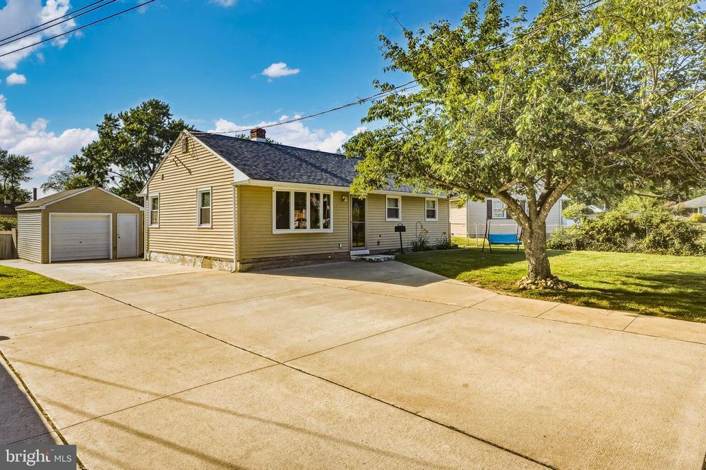 1183 HARKER AVE, West Deptford, NJ 08096