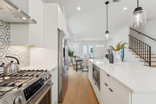 1403 W 21st St B, Houston, TX 77008