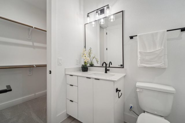 1403 W 21st St B, Houston, TX 77008