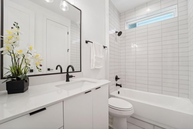 1403 W 21st St B, Houston, TX 77008