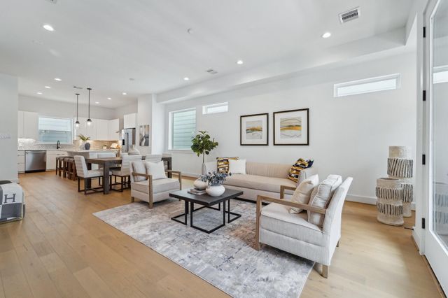 1403 W 21st St B, Houston, TX 77008